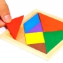 Tangram en bois multicolore